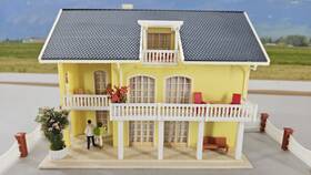 130393 Faller Ho Scale Built Model - European House Siena With Figures And Flowers #130393