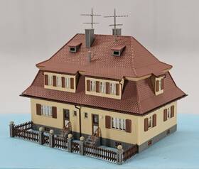 130464 Faller Ho Scale Built Model - Garden City Family Duplex House With Fence #130464