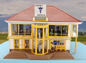 130488 Faller Ho Scale Built Model - Medical Center With Detailed Interior/figures #130488