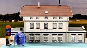 130909 Faller Ho Scale Built Model Large Knopf And Museum With Signs #130909