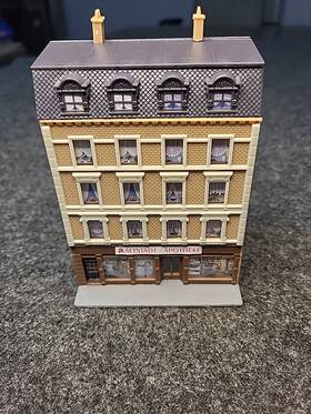 232384 Faller N Scale 1/160 Apartment Building With Pharmacy And Food Store Built