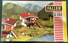 B-252 Faller Vintage Nos Ho Vacation House With Boat Shed Below. Exc Condition