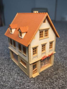 B-936 Faller B-258 Ho Residence Building With Delicatessen Shop Fully Assembled
