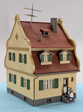 Faller B-260 Vintage Ho Scale Built Model - Garden City Single Family House #b-260