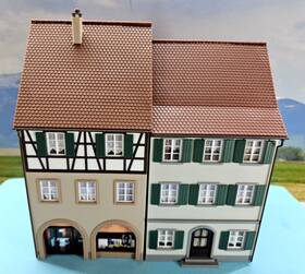 B-425 Faller Older Ho Scale Built Models - 3-story Town Houses With Shop #425 And #426