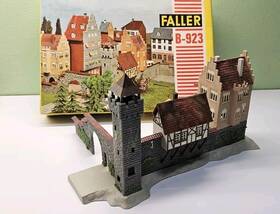 B-923 Faller Ho 1 87 Scale Town Castle Wall Adult Built For Ams Slot Car Set
