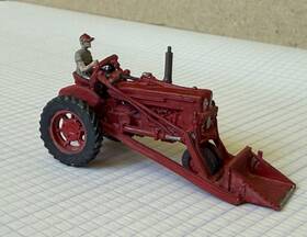 60005 Ghq #60005 Ho Scale 1953 Farm Tractor With Front Loader And Farmer Built Painted 60005 Ghq #60005 Ho Scale 1953 Farm Tractor With Front Loader And Farmer Built Painted