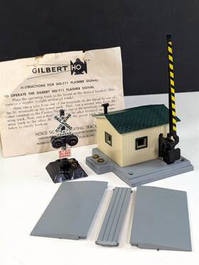 35702 Gilbert American Flyer Operating Crossing Gate Shed With Signal Ho Scale