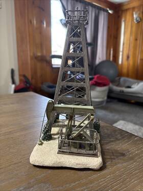 A1106 Hawthorne Village Oil Tower And Pump Holiday Towers Train Accessory Collection