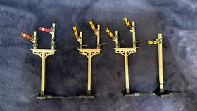 R170 Hornby 010963011703 Ho/oo Scale - Lot Of 4 Signals R170 Hornby 010963011703 Ho/oo Scale - Lot Of 4 Signals