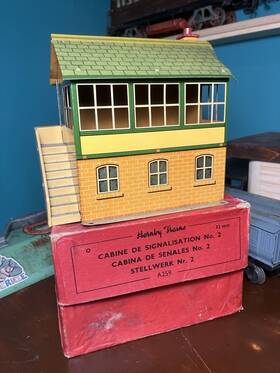 42370 Hornby Boxed Tinplate No.2 Signal Cabin - O Gauge Trains Made In England