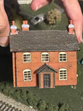 N8012 Hornby 8033 Lyddle End N Gauge Holly Farm House Model Brick Train Layout