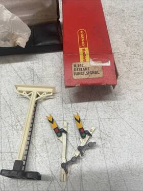 7036800 Hornby Hobbies Vintage R142 00 Gauge Junction Distant Signal 7036800 Hornby Hobbies Vintage R142 00 Gauge Junction Distant Signal
