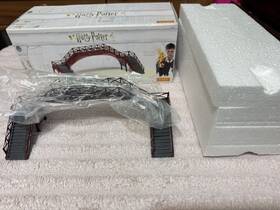 R7235 Hornby Harry Potter Hogsmeade Footbridge - New Open Box R7235 Hornby Harry Potter Hogsmeade Footbridge - New Open Box