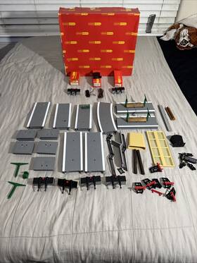 R.006 Hornby R8009 Central Station Vintage Incomplete Everything Shown In Photos
