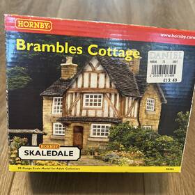 R8506 Hornby Oo Gauge - Skaledale Ftbrambles Cottageft R8506 Hornby Oo Gauge - Skaledale Ftbrambles Cottageft