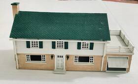 4945 Ihc #4945 Ho Scale Two Story House With Attached Garage For Train Layout