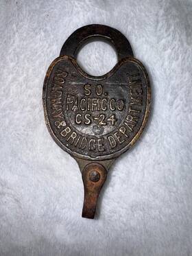 Cs-24 Key Southern Pacific Company Roadway And Bridge Vintage Padlock Without