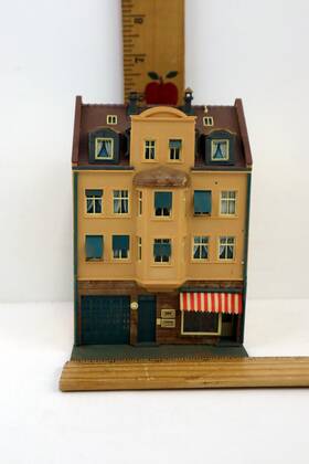 8354 Kibri Vintage Ho City Row House With Garage - West Germany 8354 Kibri Vintage Ho City Row House With Garage - West Germany