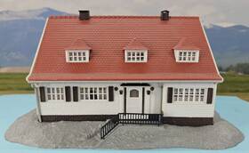 B-802 Kibri Older 1970s Ho Scale Built Model - Beach House / Villa #b-802