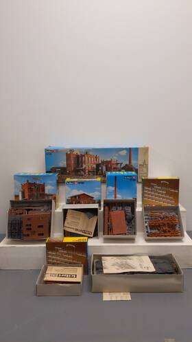 B-9798 Kibri Ho Scale Farben Ag Paint Factory 5 Boxes Building Kit Ex/box