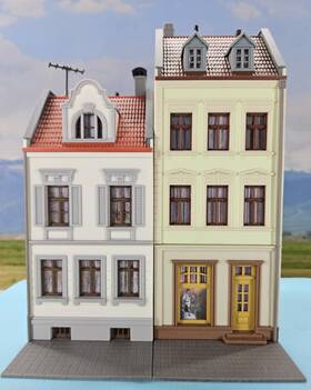 Kibri-38384 Kibri Ho Scale Built Models- Two City Houses With Front And Back Details- #38384