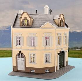 Kibri-38387 Kibri Ho Scale Built Model - Ornate Corner House On Schiller Square #38387
