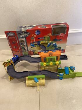 Learning Curve 796714542027 Chuggington Die Cast Fix And Go Repair Shed Action Playset With Brewster