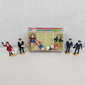 5139 Lgb Three Dining Passengers With Menu And Dinnerware Extra Train Figures