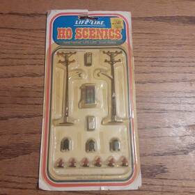 01126 Life-like Ho Scenics Station Accessories Pepsi Machine Poles Fire Hydrant