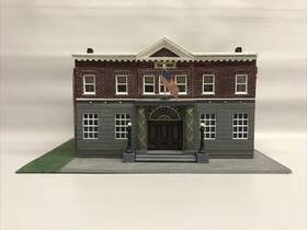 01382 Life-like Ho Scale Building Woodlawn Town Hall Built Painted