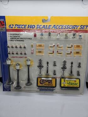 Life-like 077071012201 Nos Trains Ho Scale 42 Piece Accessory Set No. 1220 Hand Painted Read