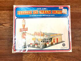 1359 Life-like Ho Scale Freezee Ice Cream Drive In Building Kit #1359 Sealed Box 1359 Life-like Ho Scale Freezee Ice Cream Drive In Building Kit #1359 Sealed Box