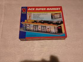 4331330 Life-like 1330 Ho Scale Ace Super Market