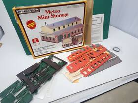 7472 Life-like Used N Scale Metro Mini Storage Kit Read Description