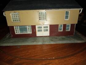 S352k Life-like S354k The Morrell House Vintage Ho Scale Building Built
