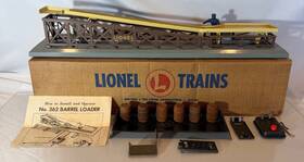 No.362-78 Lionel 0362 No. 362-103 Barrel Loader In Original Box With 6 Barrels