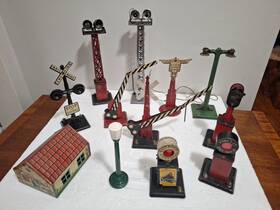 0446 Lionel Vintage Lot Of 12 O Scale Tinplate Railroad Crossings Signs And Other