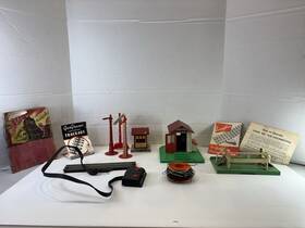 125898 Lionel Postwar #125 Whistle Lionelville Station Milk Car Platform And Other Items