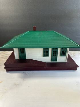 132-7 Lionel Vintage Lionelville 132 Automatic Stop Passenger Station Free Shipping 132-7 Lionel Vintage Lionelville 132 Automatic Stop Passenger Station Free Shipping