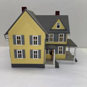 1956140 Lionel O Gauge Madison House. Lot 1 1956140 Lionel O Gauge Madison House. Lot 1