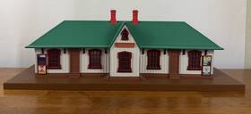 2229080 Lionel Plug-expand-play Passenger Station 027