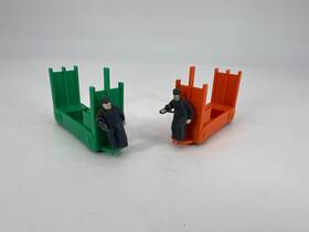 356-34 Lionel Orange And Green Baggage Cart Truck With Figure Excellent Condition