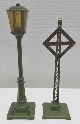 Lionel 56/068 Prewar 56 Lamp Post And 068 Railroad Crossing Warning Signal
