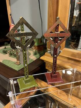 69-069 Lionel Prewar 2x Original Bell Ringers Maroon/green Very Nice Originals