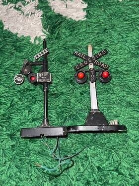 B17-41 Lionel 154 Railroad Crossing Highway Signal And Stop Sign - 140