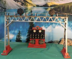 No.440n Lionel Vintage Prewar No. 440n Position Light Signal Bridge And No.439 Panel Board