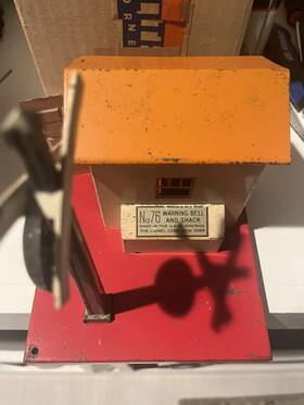 X5380 Lionel O Gauge Vintage 76 Warning Bell Shack Prewar