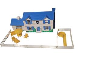 3802 Marx Vintage 1950s Colonial House With Outdoor Accessories Set And Fence - O Scale 3802 Marx Vintage 1950s Colonial House With Outdoor Accessories Set And Fence - O Scale