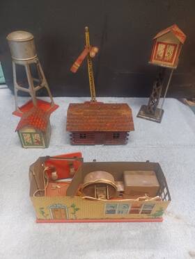 P3941 Marx Lionel Train Water Tower..plus. ......other Items
